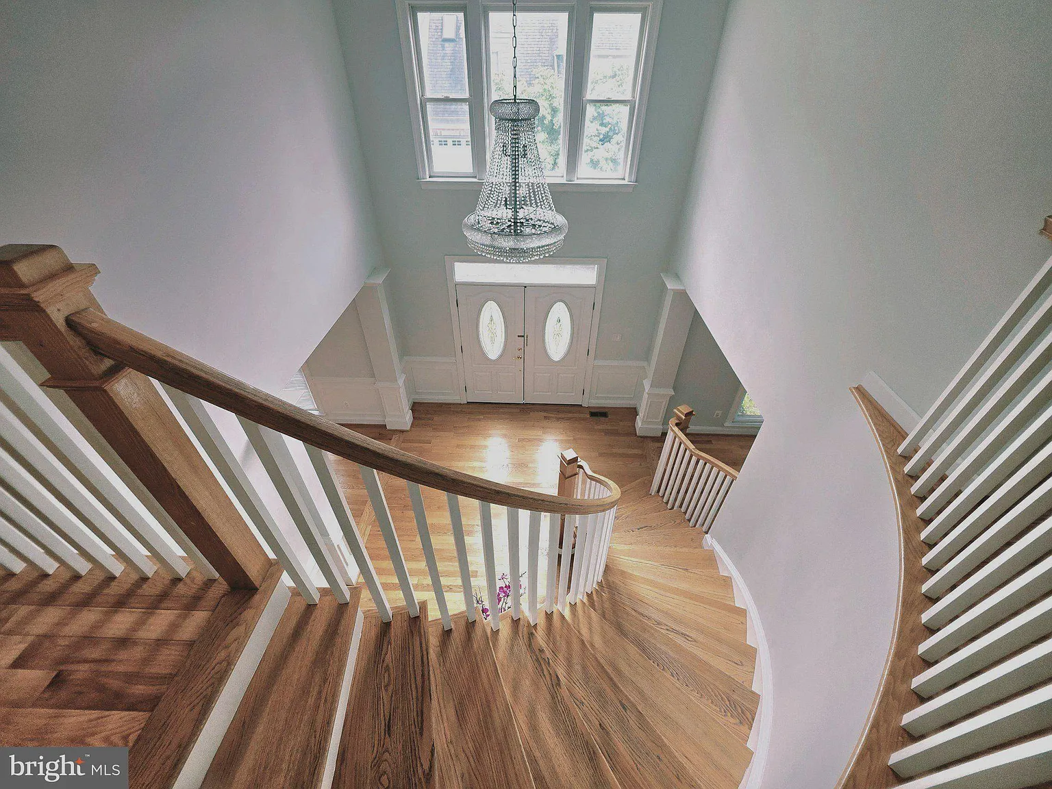 7 bed, 8.0 bath, 8054 sqft, $8,295 — Photo 4