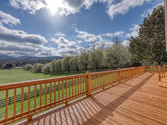 5th image of 205 Oak Ridge Rd