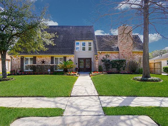 4th image of 12027 Sugar Springs Dr