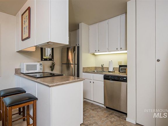 3rd image of 2275 Bonne Vie Rd