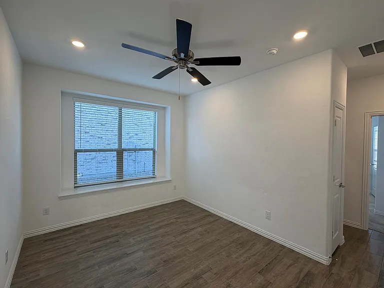 2521 Birchcrest Dr — Photo 14