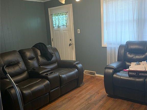 4th image of 3702 Heath St