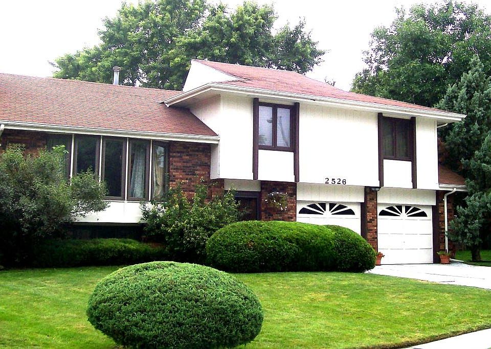 1st image of 2526 S 148th Avenue Cir