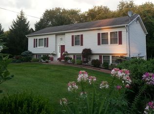 220 Cozy Lake Rd, Oak Ridge, NJ 07438