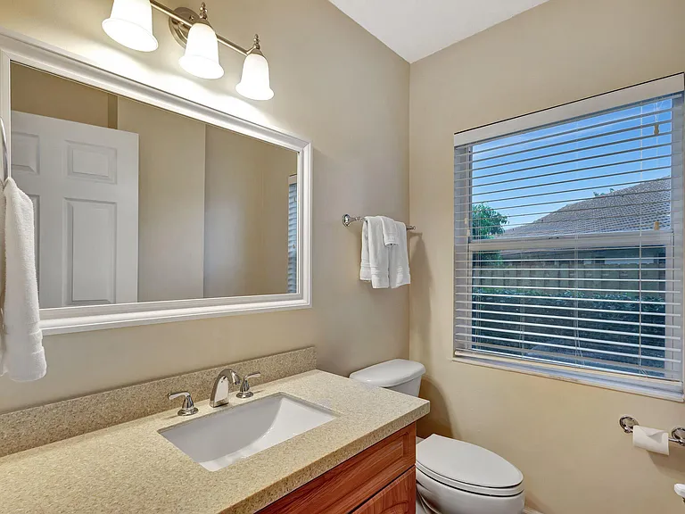 13814 Yarmouth Dr — Photo 4