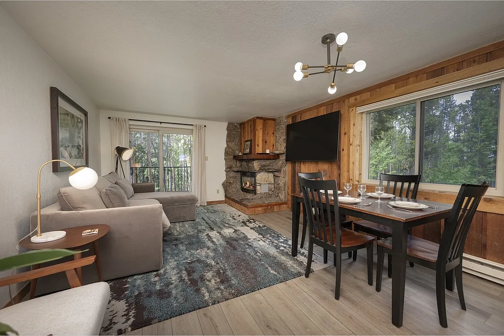 2 bed, 900 sqft, $2,500 — Photo 1