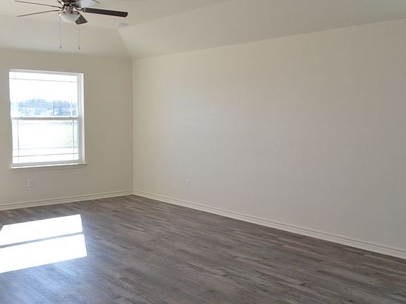 3rd image of 404 W Avenue C