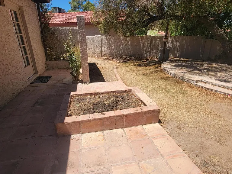 220 E Aster Dr — Photo 13