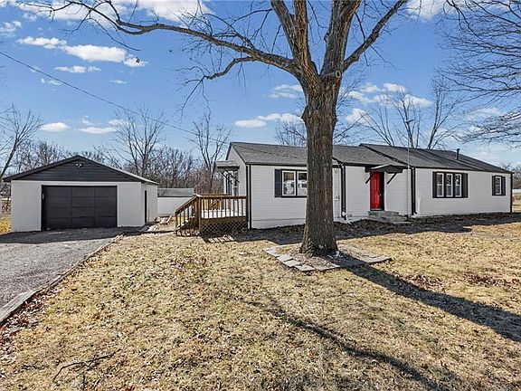 4th image of 401 W Main St