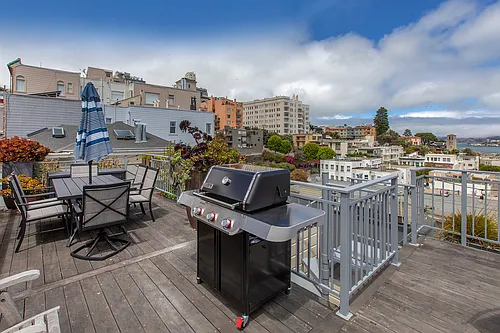 Why Stay in a Hotel? Rare North Beach Executive Furnished + Private Rooftop Deck at North Beach — Photo 4