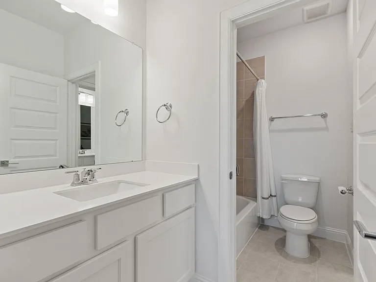 902 Falcon Hollow Ln — Photo 36