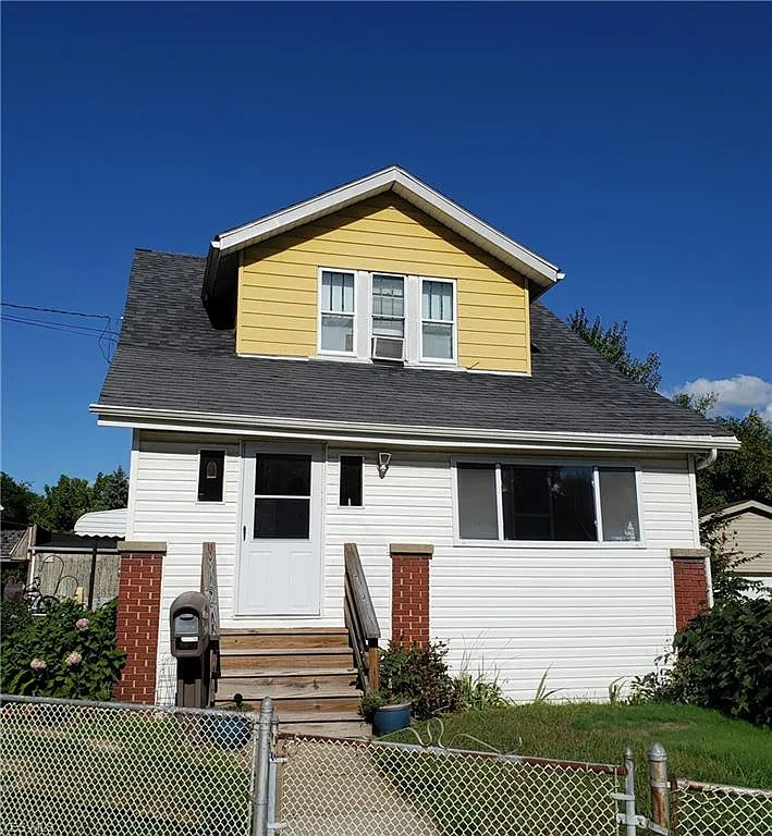 119 W State St photo 1