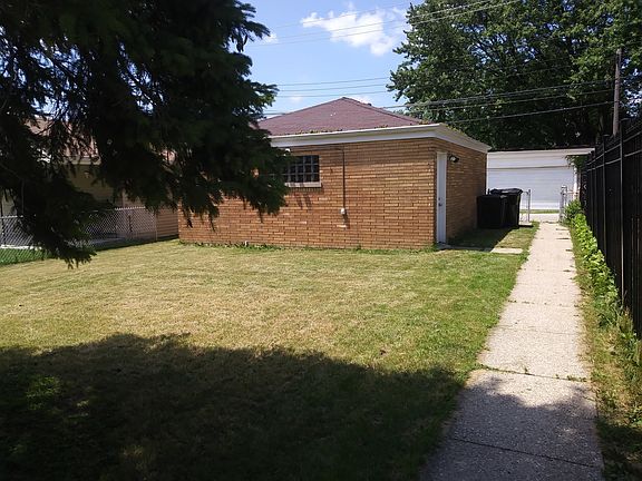 2nd image of 1628 N Narragansett Ave #B