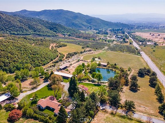 3rd image of 37547 Oak Glen Rd