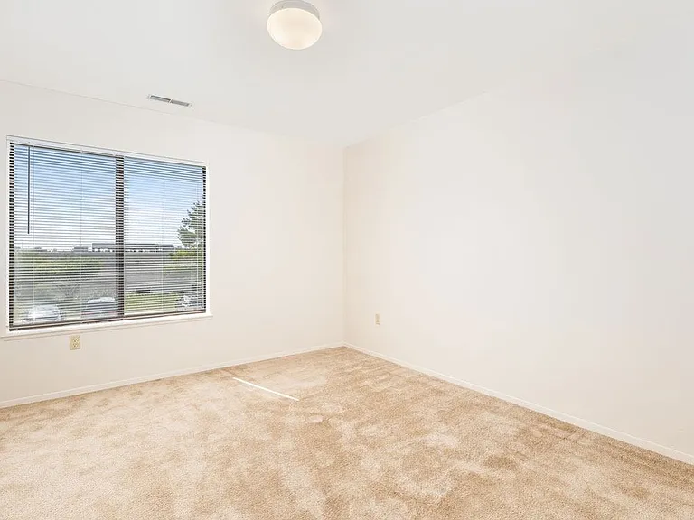Oak Shores Apartments — Photo 10