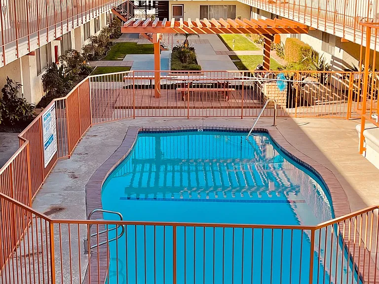 Casa Granada Apartments — Photo 3