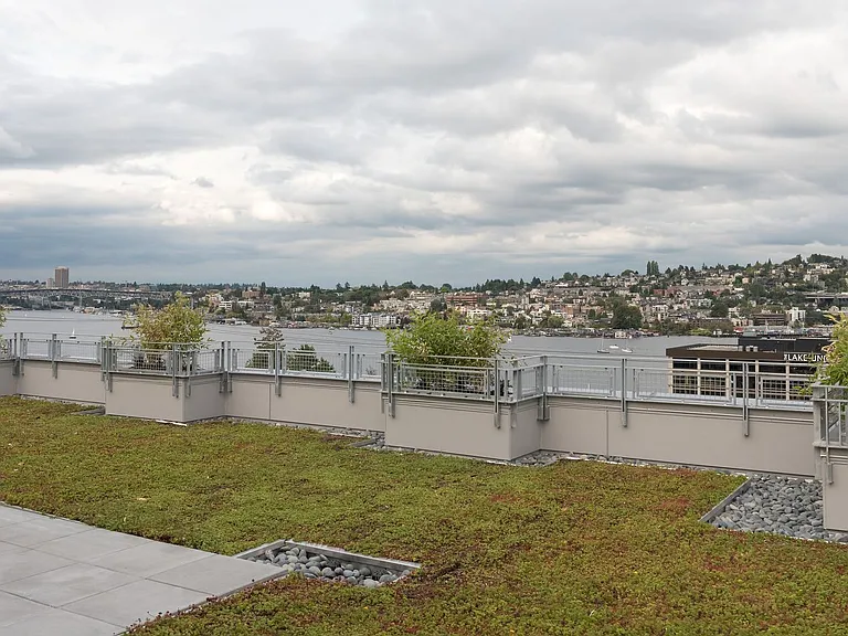 Welcome to Dexter Hayes! Modern convenience with exceptional views! — Photo 22