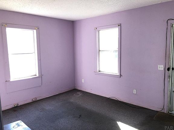 3rd image of 1310 W Lloyd St