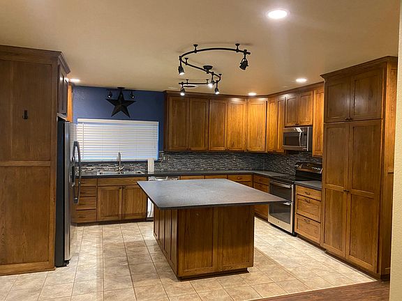 3rd image of 2600 California Ln