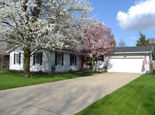 1349 Maplecrest Dr, Troy, OH 45373