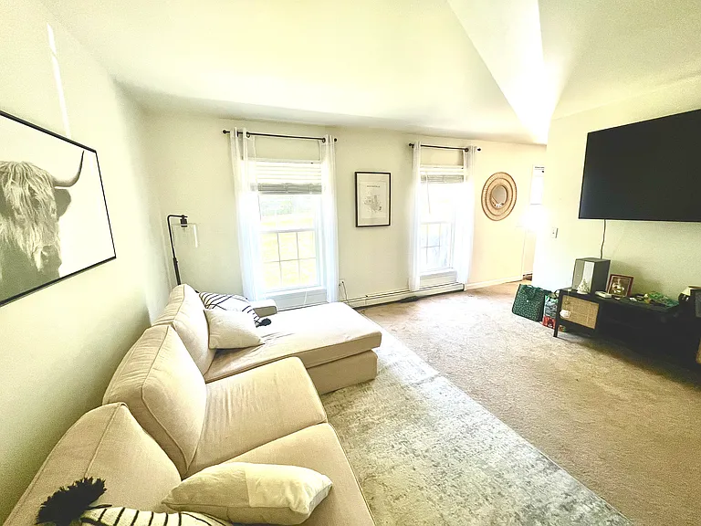 211 Hill Dr — Photo 2