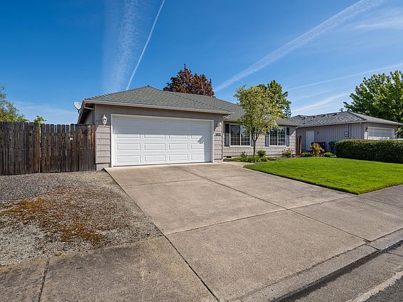 3rd image of 1621 Hollyhock Dr