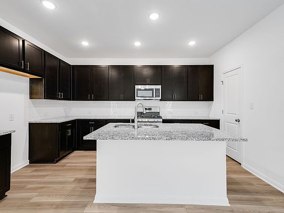 2nd image of 516 Emory Crossing Blvd