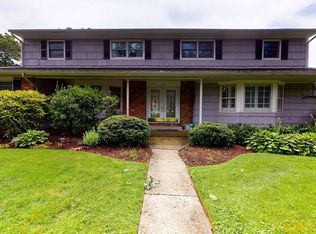 36 Oakside Rd, Smithtown, NY 11787