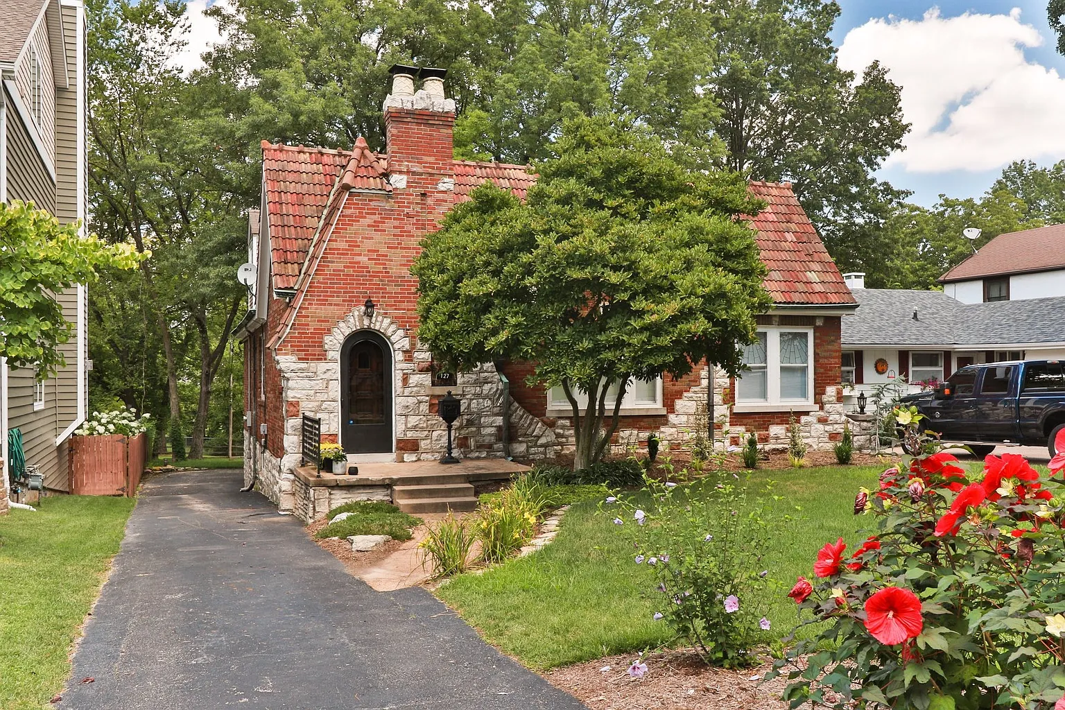 127 Peeke Ave photo 1