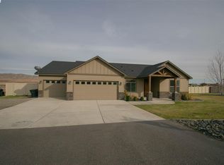 81704 E Sagebrush Rd, Kennewick, WA 99338