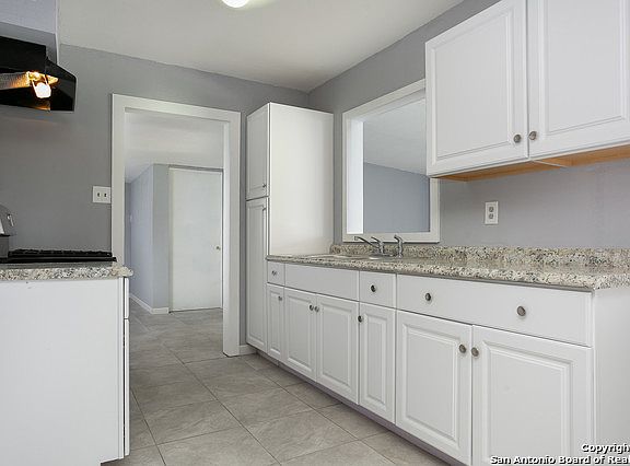 5th image of 349 Leonidas Dr