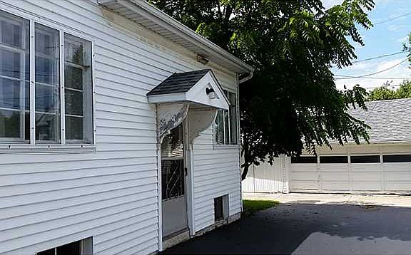 3rd image of 231 E Elm St
