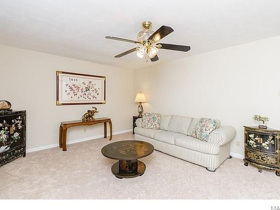 3rd image of 1081 Meadowbrook Dr