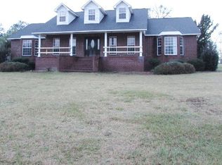 1368 Sandy Rd, Baxley, GA 31513