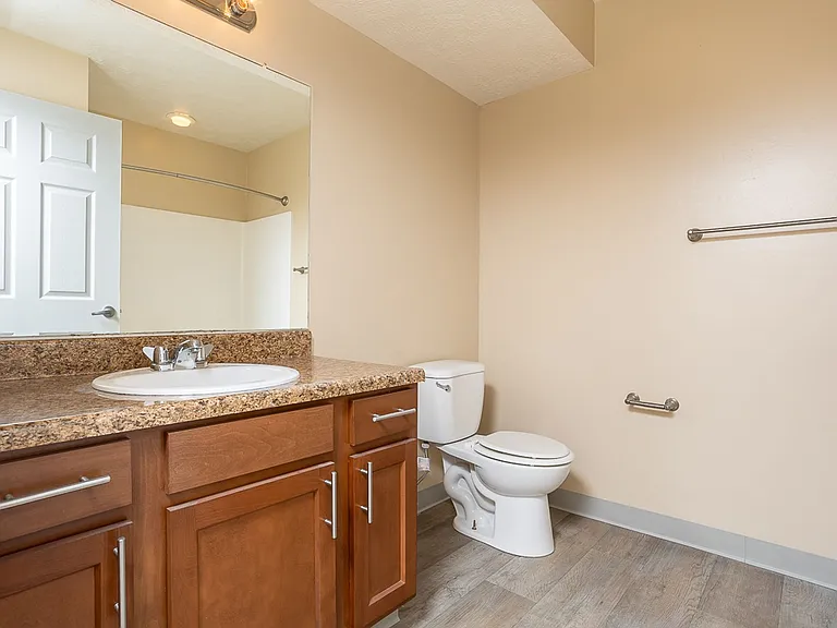 Walnut Manor Apartments — Photo 6