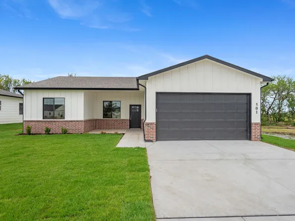 707 E Elmwood St, Valley Center, KS 67147