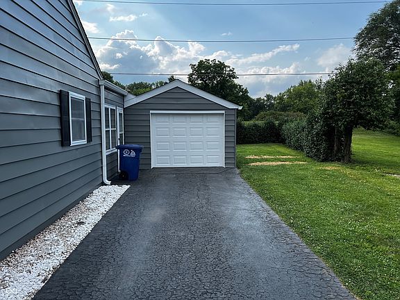 2nd image of 416 Sunset Dr