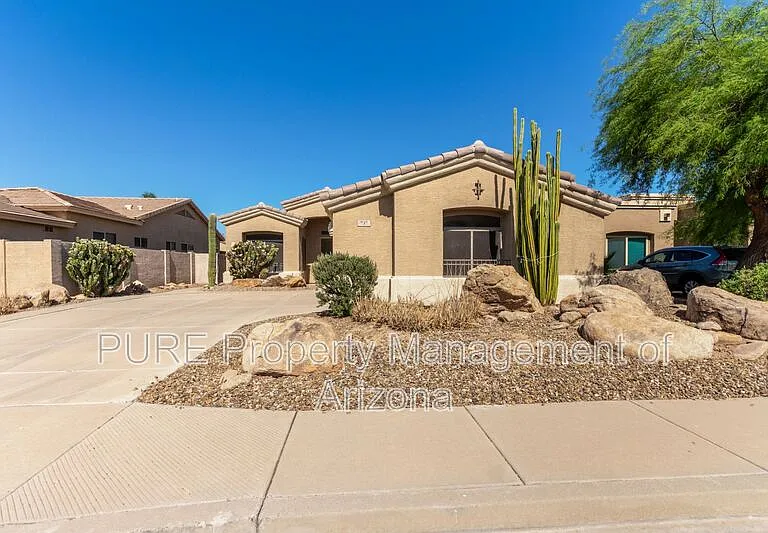 737 S Sycamore Pl — Photo 1