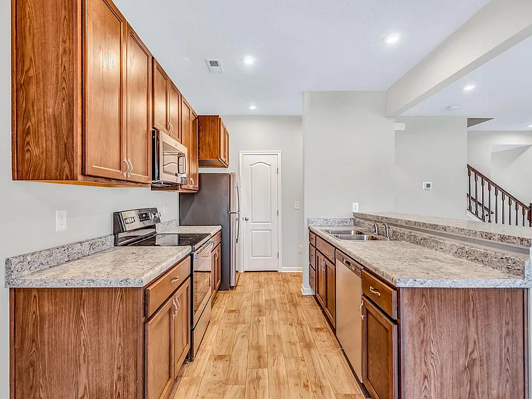 5849 Parkview Ln — Photo 13
