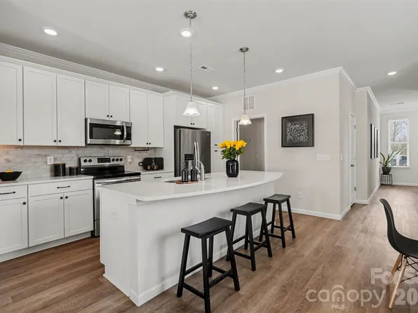 8238 Merryvale Ln, Charlotte, NC 28214