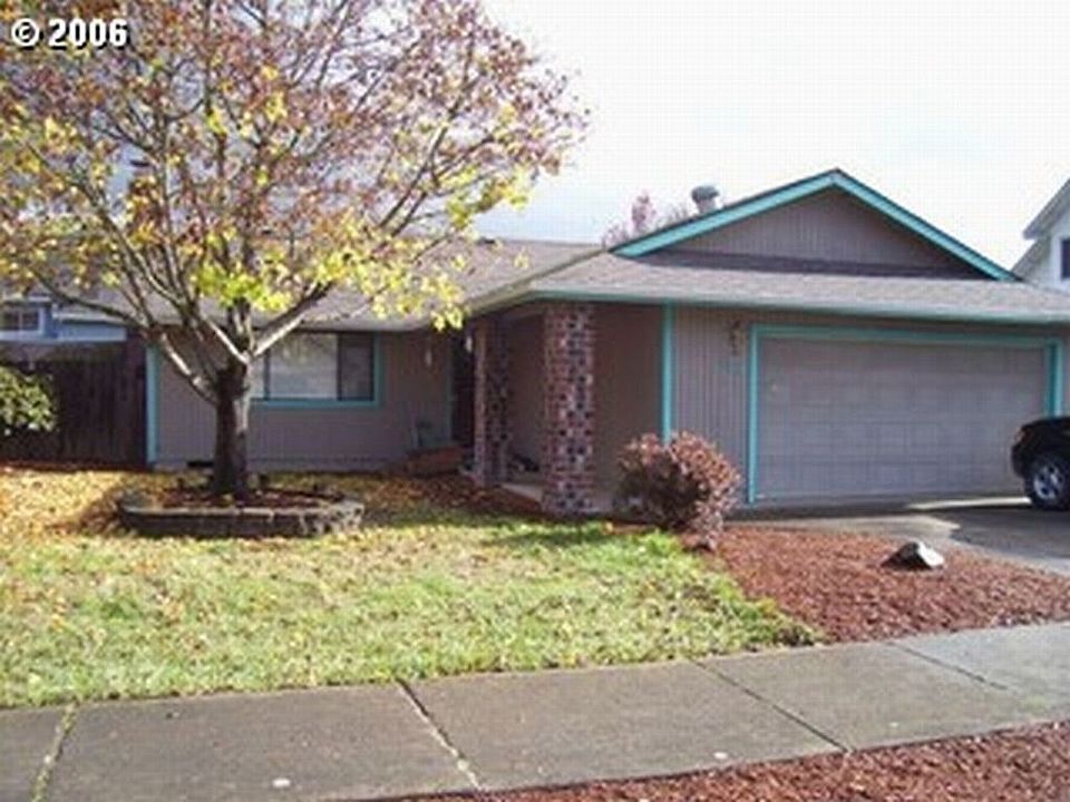 Front View. Family Neighborhood