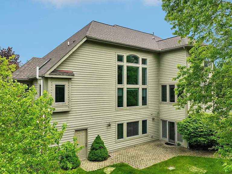 1819 Brookview Dr — Photo 72