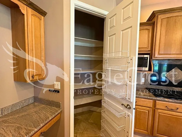 44 Vinehill Dr — Photo 63
