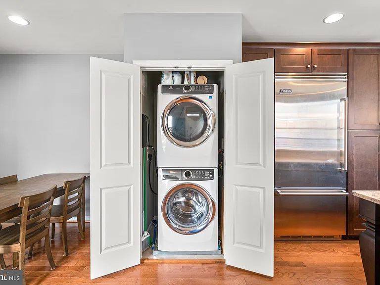 300 S Robinson St — Photo 18
