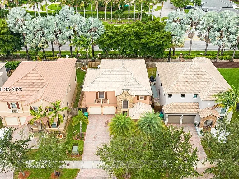 24301 SW 112th Ct — Photo 4