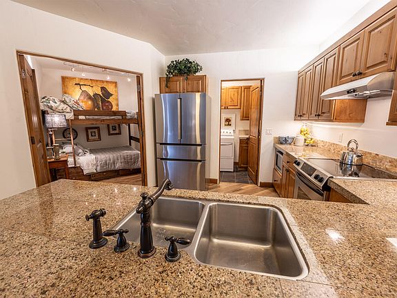 4th image of 360 E 9th St Unit 12