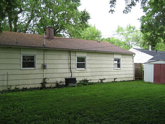 4th image of 1204 Greenlawn Dr