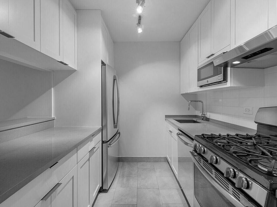 1st image of 1 Columbus Pl APT S31a
