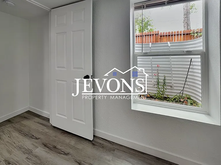 630 N Skyline Dr #B — Photo 19