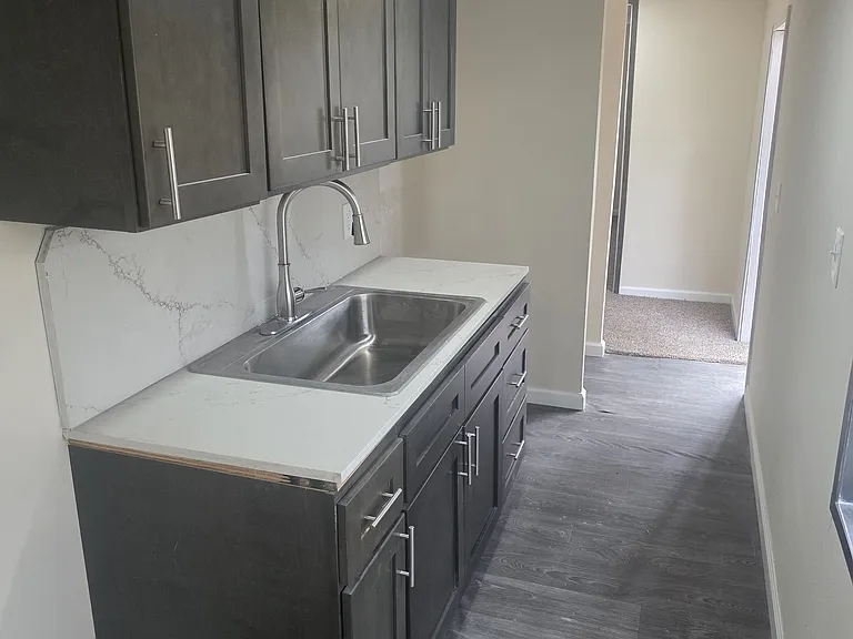 446 Lexington — Photo 11